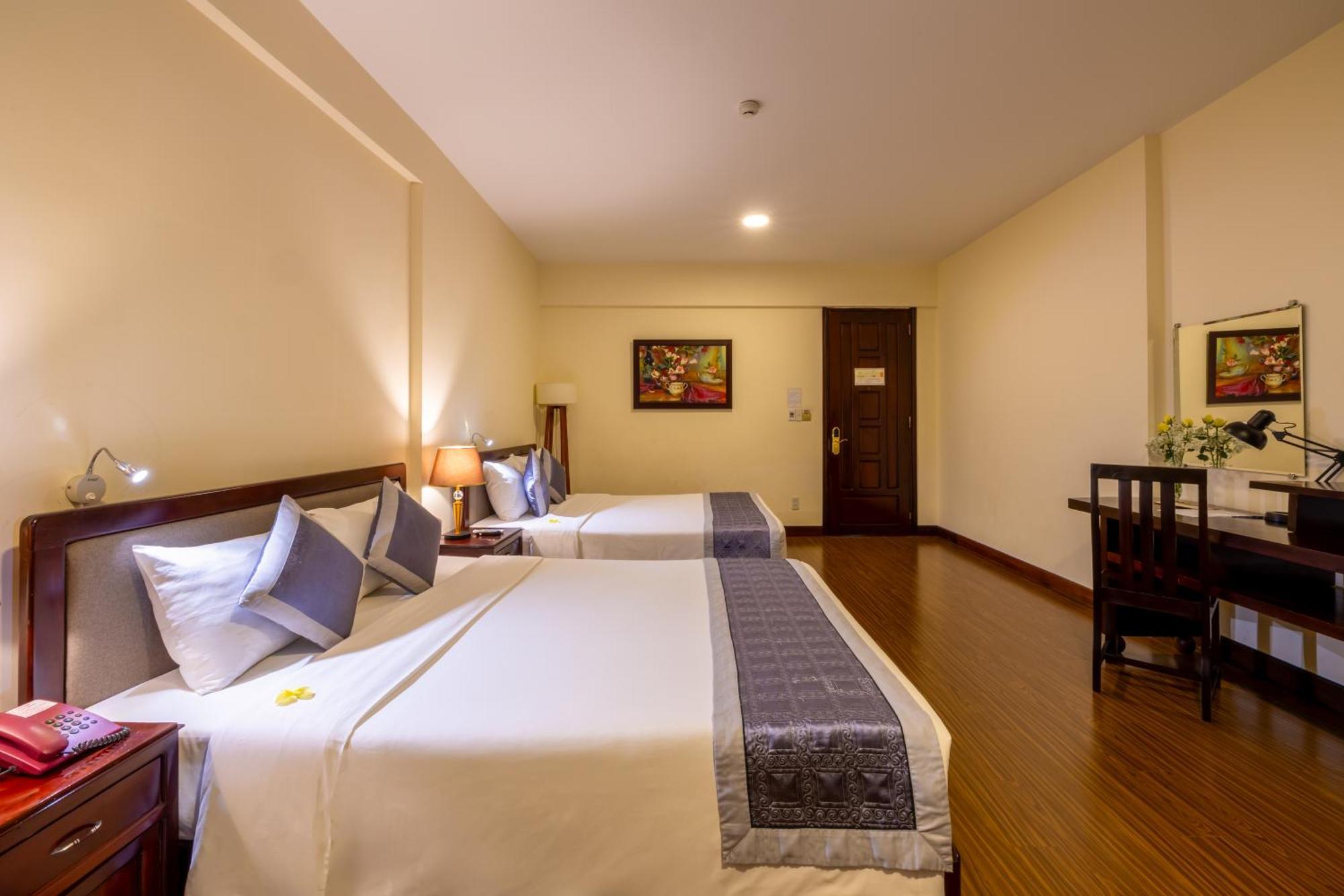 Baly Hotel Hue Exterior foto